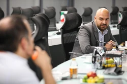 بازدید دبیر ستاد توسعه فناوری‌های نانو و میکرو از شرکت دارویی سینا ژن 6