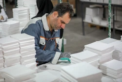 بازدید خبرنگاران و فعالان رسانه‌ای از شرکت نانویی اطلس سرام تولیدکننده آجرهای دیرگداز نیروگاهی
 12